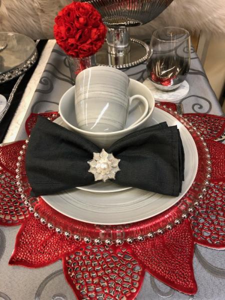 TABLE SETTING RED